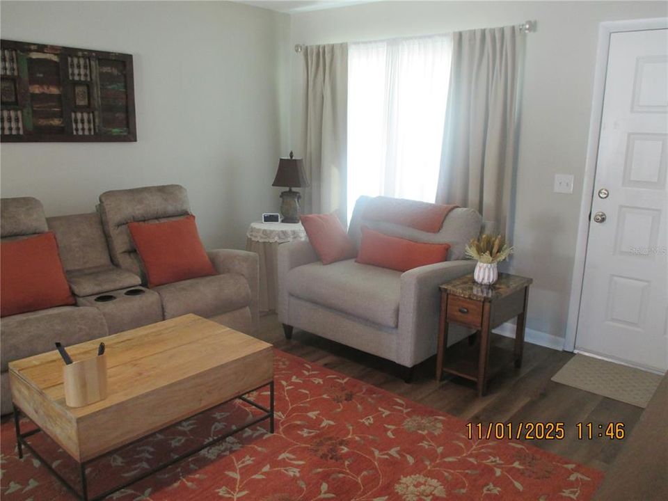 待售: $245,000 (3 贝兹, 2 浴室, 1056 平方英尺)