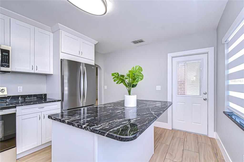 出租: $3,000 (2 贝兹, 2 浴室, 1100 平方英尺)