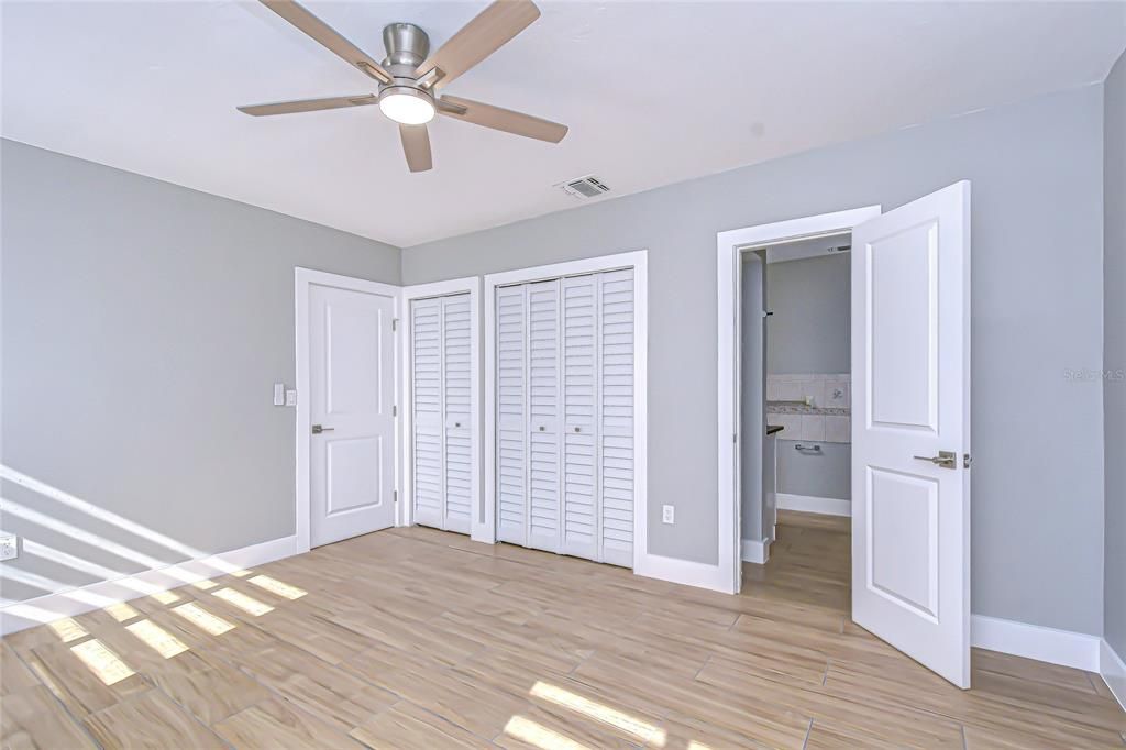 出租: $3,000 (2 贝兹, 2 浴室, 1100 平方英尺)