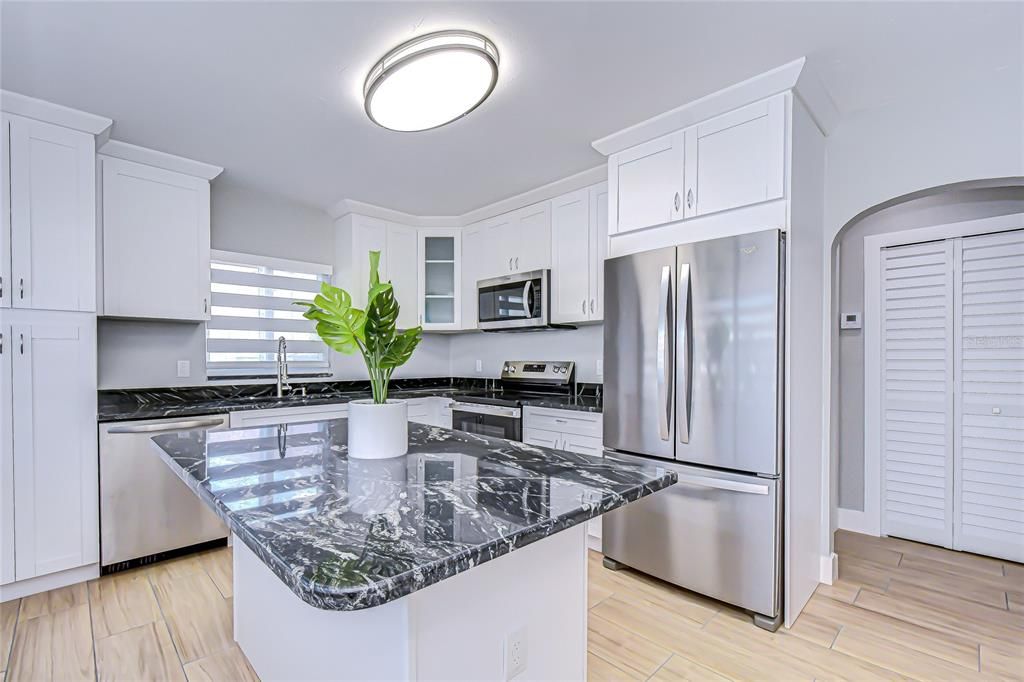 出租: $3,000 (2 贝兹, 2 浴室, 1100 平方英尺)