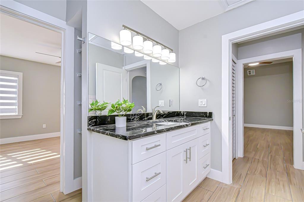 出租: $3,000 (2 贝兹, 2 浴室, 1100 平方英尺)