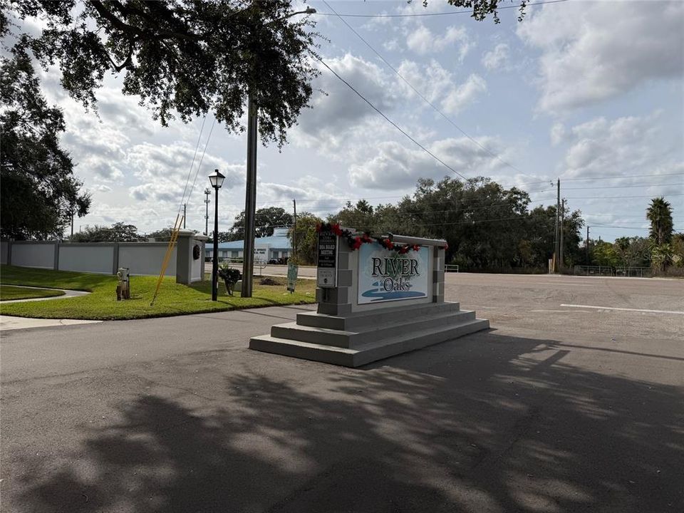 待售: $214,000 (2 贝兹, 2 浴室, 1052 平方英尺)