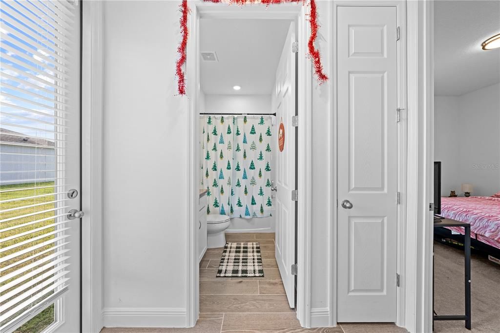 For Sale: $559,000 (5 beds, 3 baths, 3193 Square Feet)