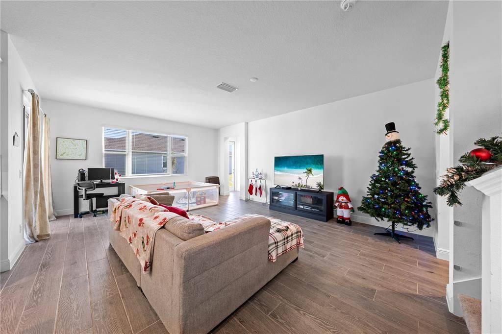 For Sale: $559,000 (5 beds, 3 baths, 3193 Square Feet)