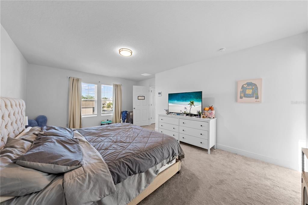 For Sale: $559,000 (5 beds, 3 baths, 3193 Square Feet)