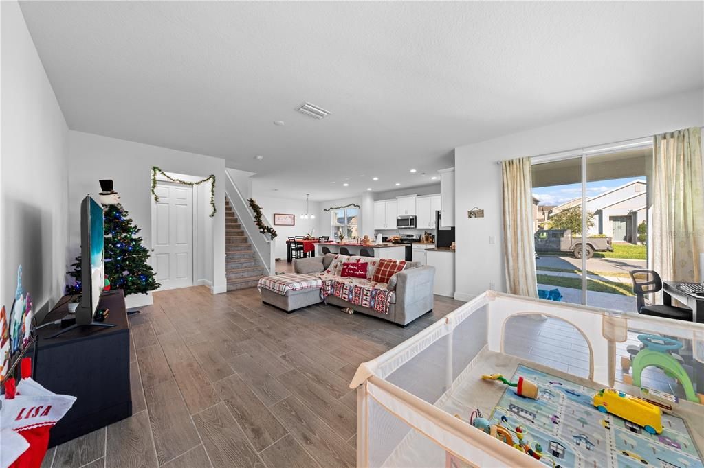 For Sale: $559,000 (5 beds, 3 baths, 3193 Square Feet)