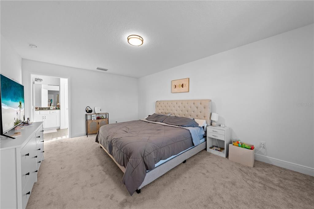 For Sale: $559,000 (5 beds, 3 baths, 3193 Square Feet)