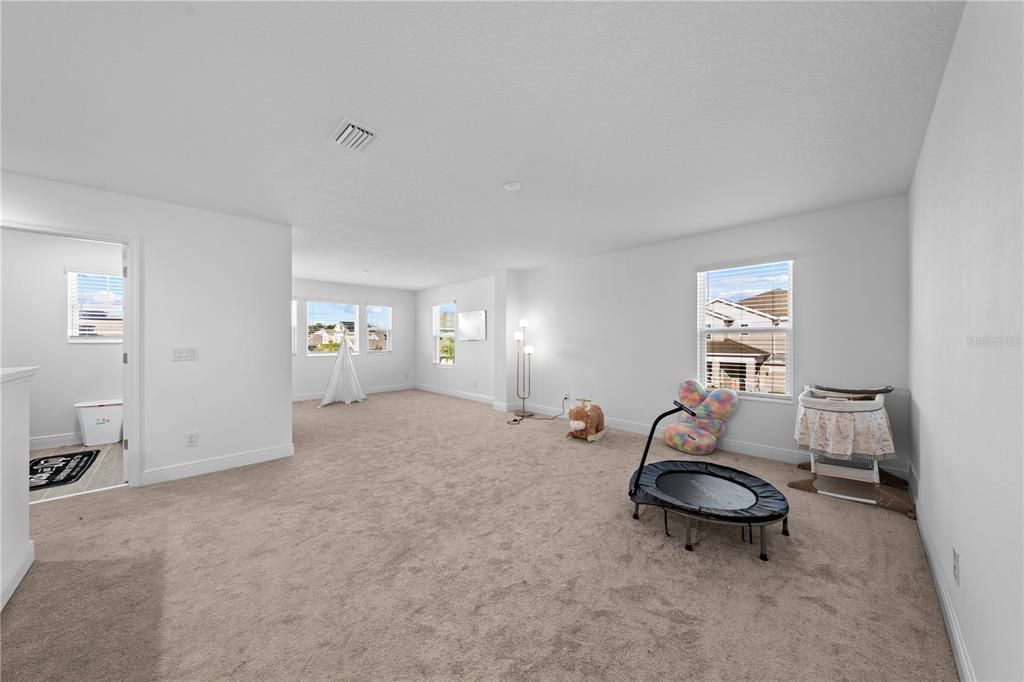 For Sale: $559,000 (5 beds, 3 baths, 3193 Square Feet)