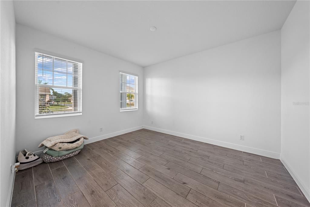 For Sale: $559,000 (5 beds, 3 baths, 3193 Square Feet)