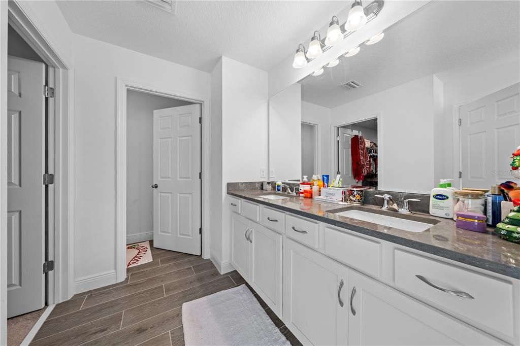 For Sale: $559,000 (5 beds, 3 baths, 3193 Square Feet)