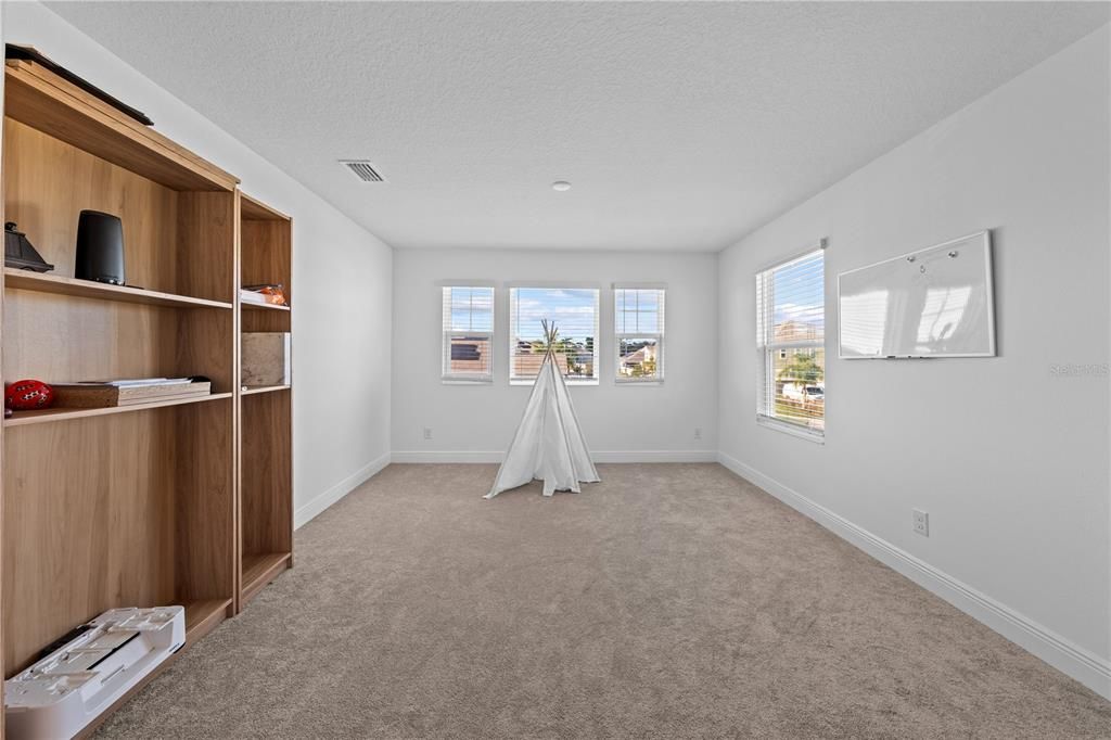 For Sale: $559,000 (5 beds, 3 baths, 3193 Square Feet)