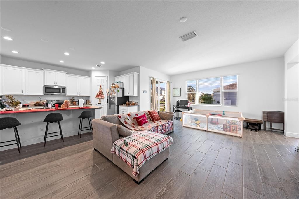 For Sale: $559,000 (5 beds, 3 baths, 3193 Square Feet)