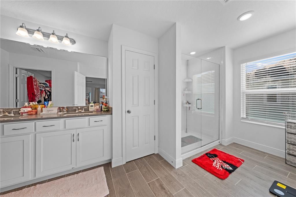 For Sale: $559,000 (5 beds, 3 baths, 3193 Square Feet)