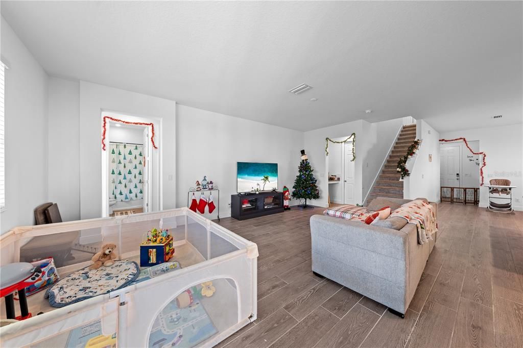 For Sale: $559,000 (5 beds, 3 baths, 3193 Square Feet)