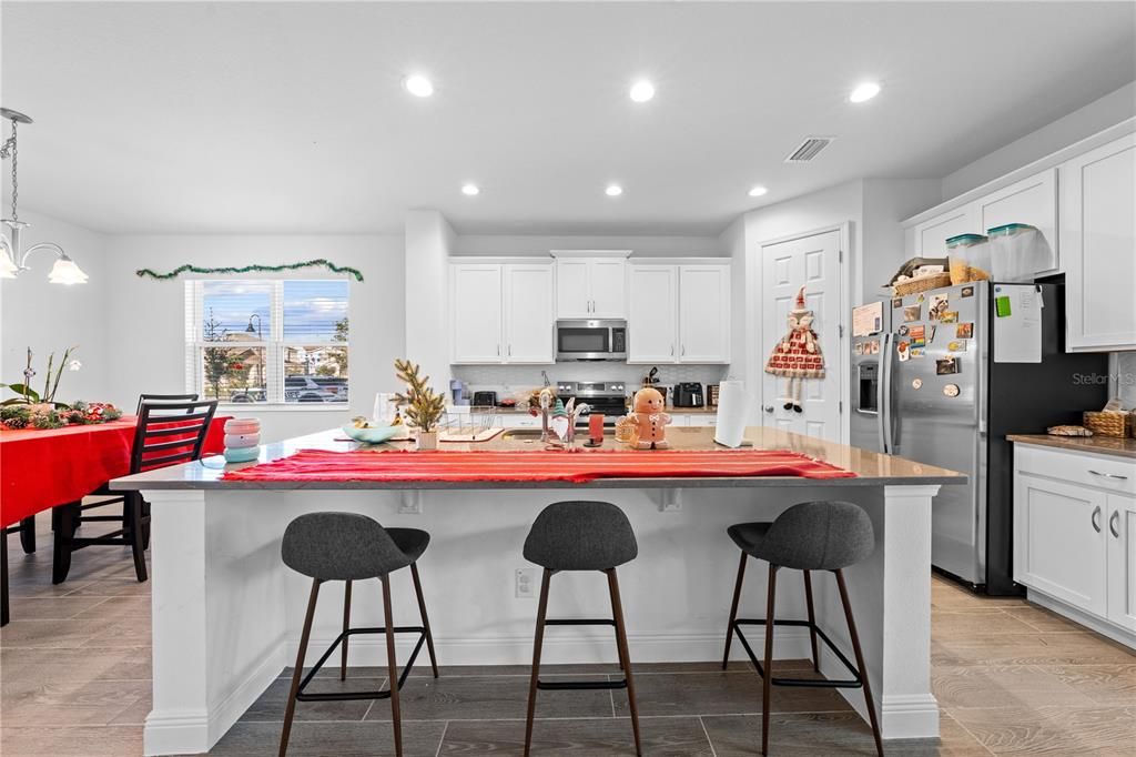 For Sale: $559,000 (5 beds, 3 baths, 3193 Square Feet)