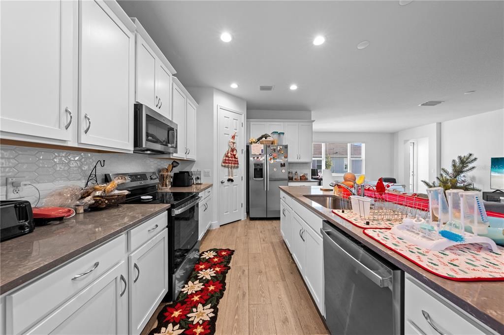 For Sale: $559,000 (5 beds, 3 baths, 3193 Square Feet)