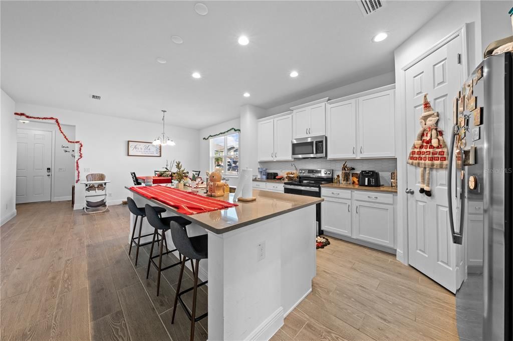 For Sale: $559,000 (5 beds, 3 baths, 3193 Square Feet)