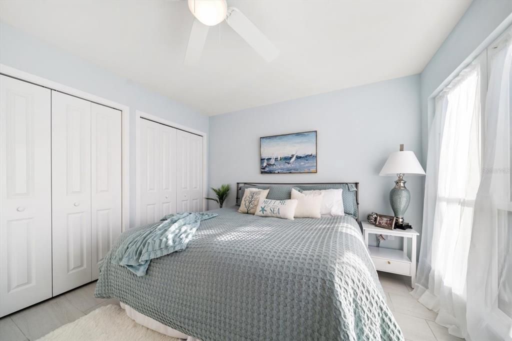 For Sale: $329,000 (1 beds, 1 baths, 770 Square Feet)