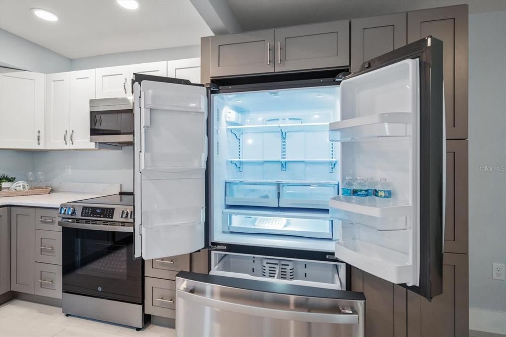 For Sale: $329,000 (1 beds, 1 baths, 770 Square Feet)