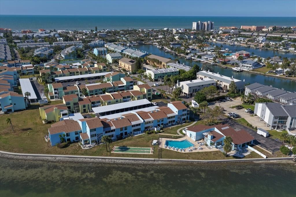 For Sale: $329,000 (1 beds, 1 baths, 770 Square Feet)