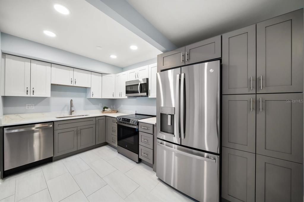 For Sale: $329,000 (1 beds, 1 baths, 770 Square Feet)