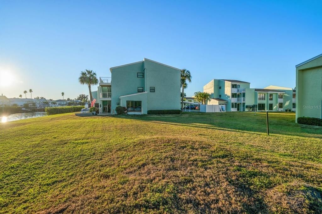 For Sale: $329,000 (1 beds, 1 baths, 770 Square Feet)