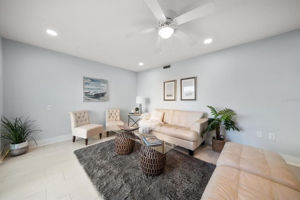 For Sale: $329,000 (1 beds, 1 baths, 770 Square Feet)