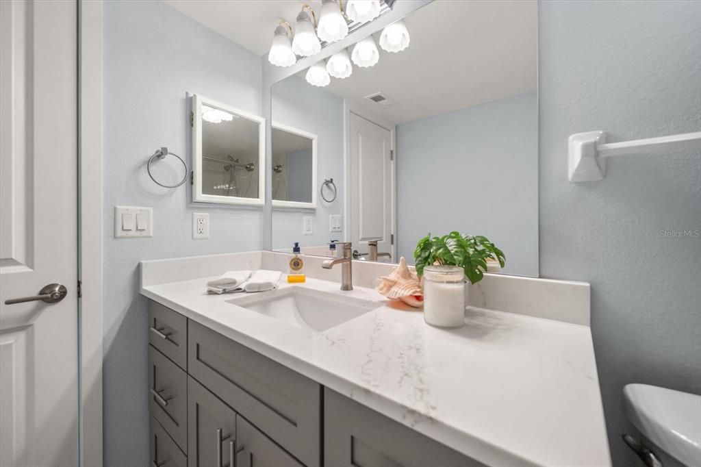 For Sale: $329,000 (1 beds, 1 baths, 770 Square Feet)