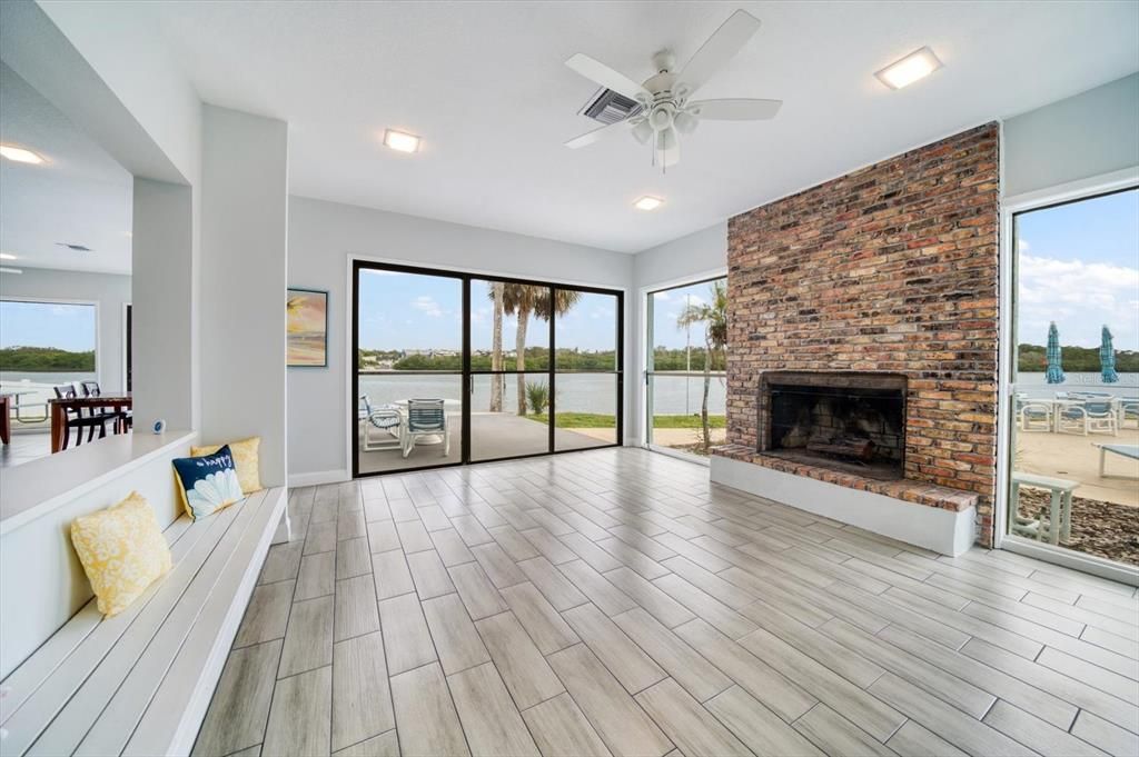 For Sale: $329,000 (1 beds, 1 baths, 770 Square Feet)