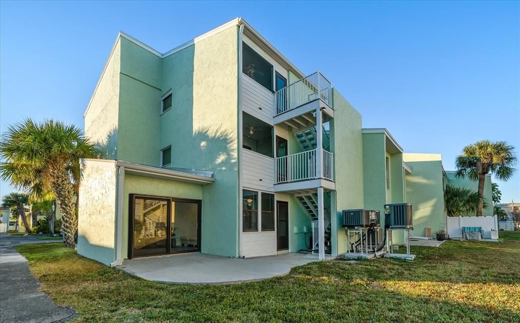 For Sale: $329,000 (1 beds, 1 baths, 770 Square Feet)