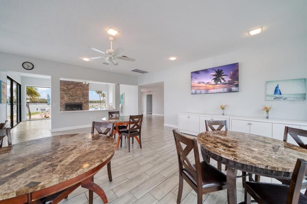 For Sale: $329,000 (1 beds, 1 baths, 770 Square Feet)