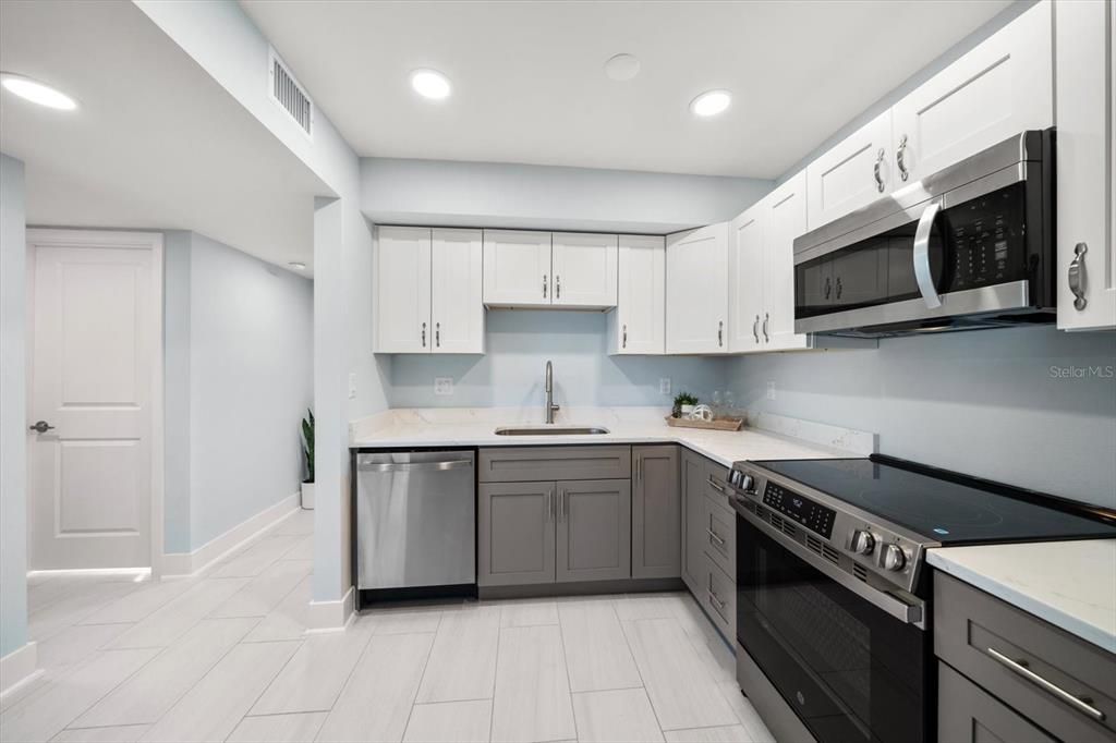 For Sale: $329,000 (1 beds, 1 baths, 770 Square Feet)