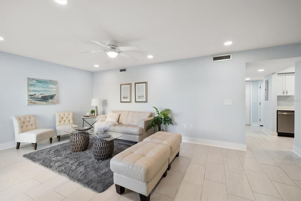 For Sale: $329,000 (1 beds, 1 baths, 770 Square Feet)