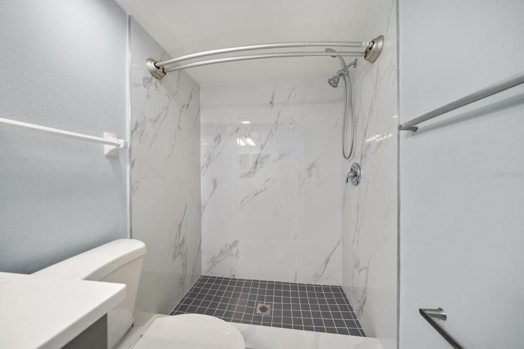 For Sale: $329,000 (1 beds, 1 baths, 770 Square Feet)