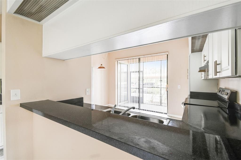 В аренду: $2,000 (2 спален, 2 ванн, 1465 Квадратных фут)