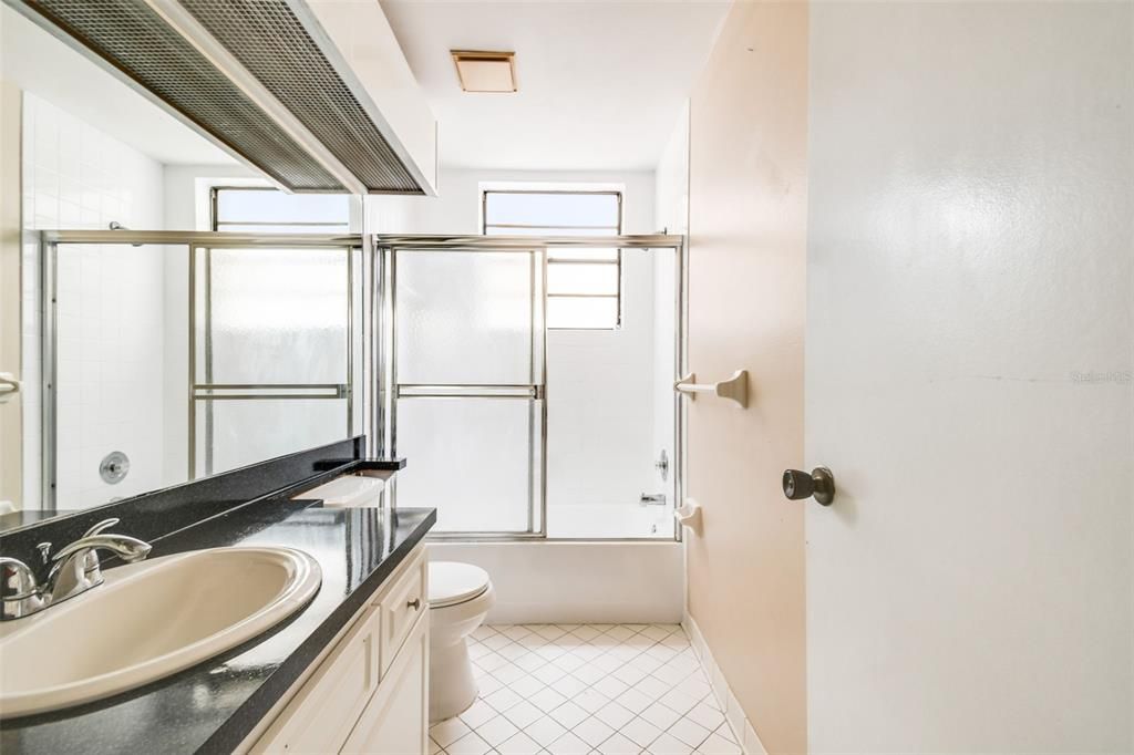 В аренду: $2,000 (2 спален, 2 ванн, 1465 Квадратных фут)