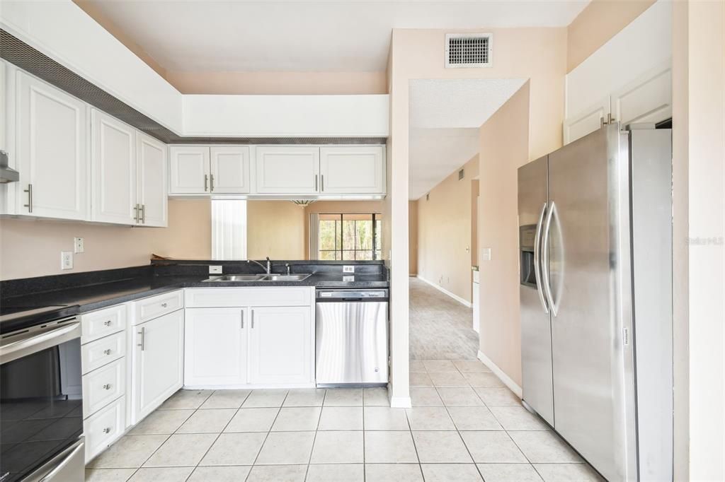 В аренду: $2,000 (2 спален, 2 ванн, 1465 Квадратных фут)