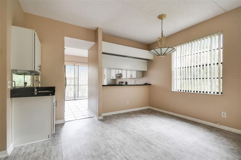 В аренду: $2,000 (2 спален, 2 ванн, 1465 Квадратных фут)