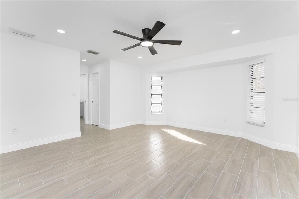 For Sale: $375,000 (3 beds, 2 baths, 1899 Square Feet)