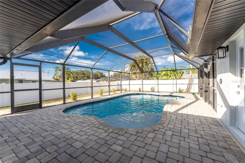 For Sale: $375,000 (3 beds, 2 baths, 1899 Square Feet)