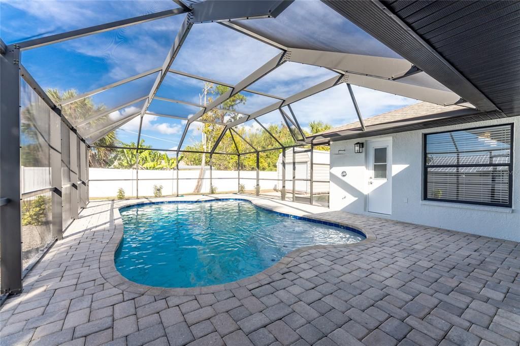 For Sale: $375,000 (3 beds, 2 baths, 1899 Square Feet)