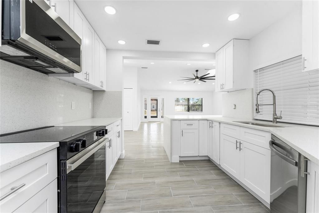 For Sale: $375,000 (3 beds, 2 baths, 1899 Square Feet)