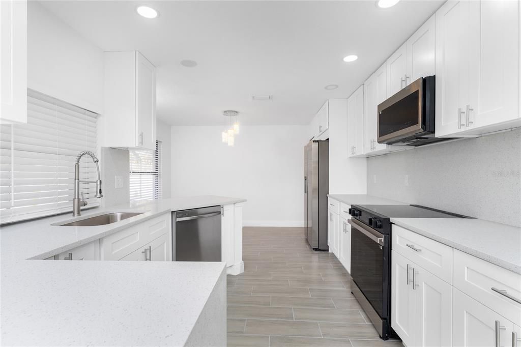 For Sale: $375,000 (3 beds, 2 baths, 1899 Square Feet)