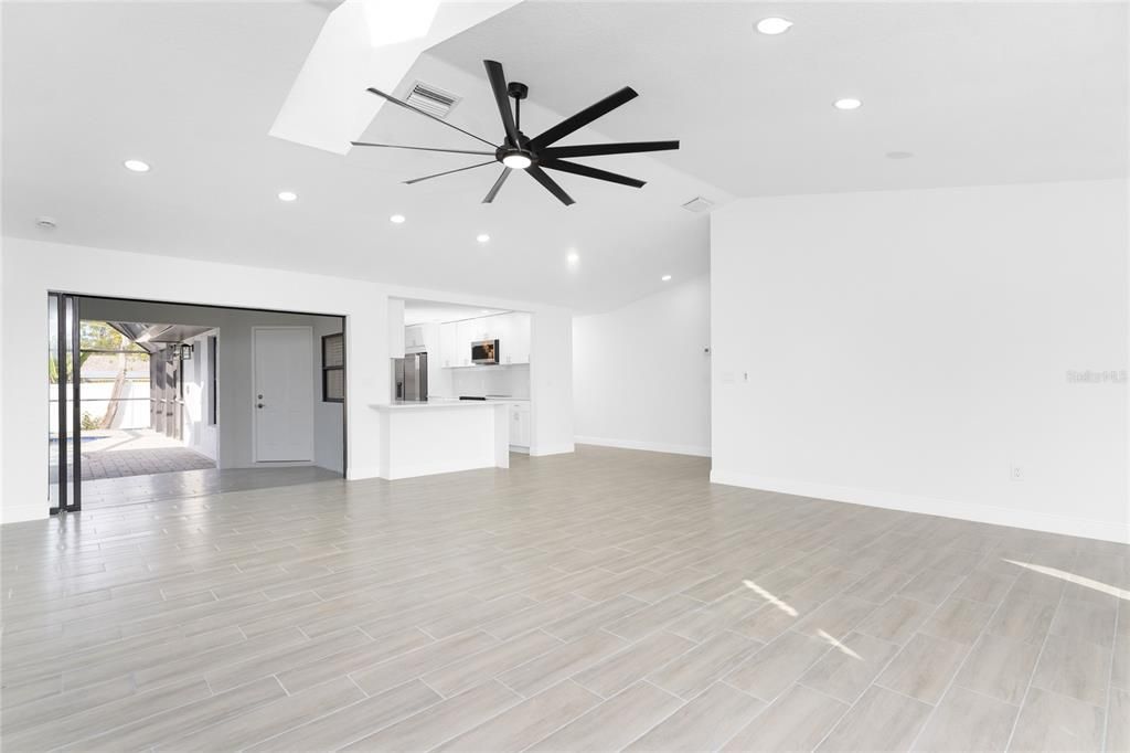 For Sale: $375,000 (3 beds, 2 baths, 1899 Square Feet)