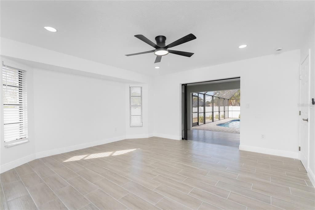 For Sale: $375,000 (3 beds, 2 baths, 1899 Square Feet)