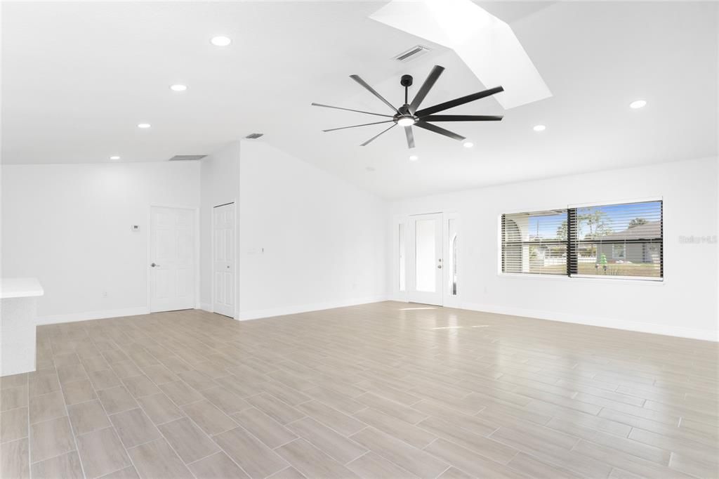 For Sale: $375,000 (3 beds, 2 baths, 1899 Square Feet)