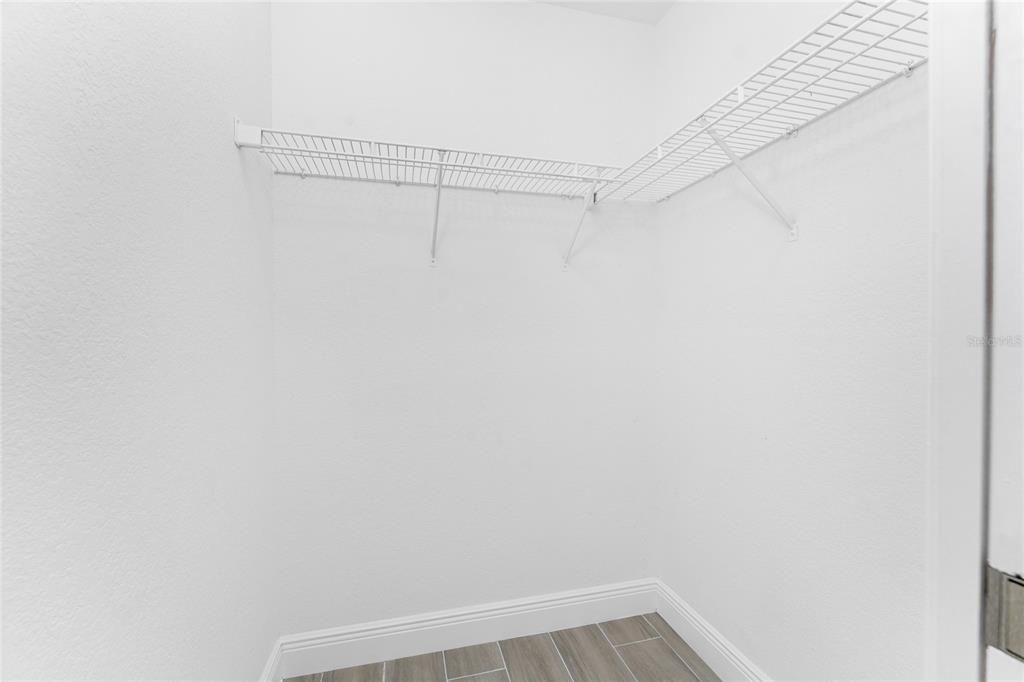 For Sale: $375,000 (3 beds, 2 baths, 1899 Square Feet)