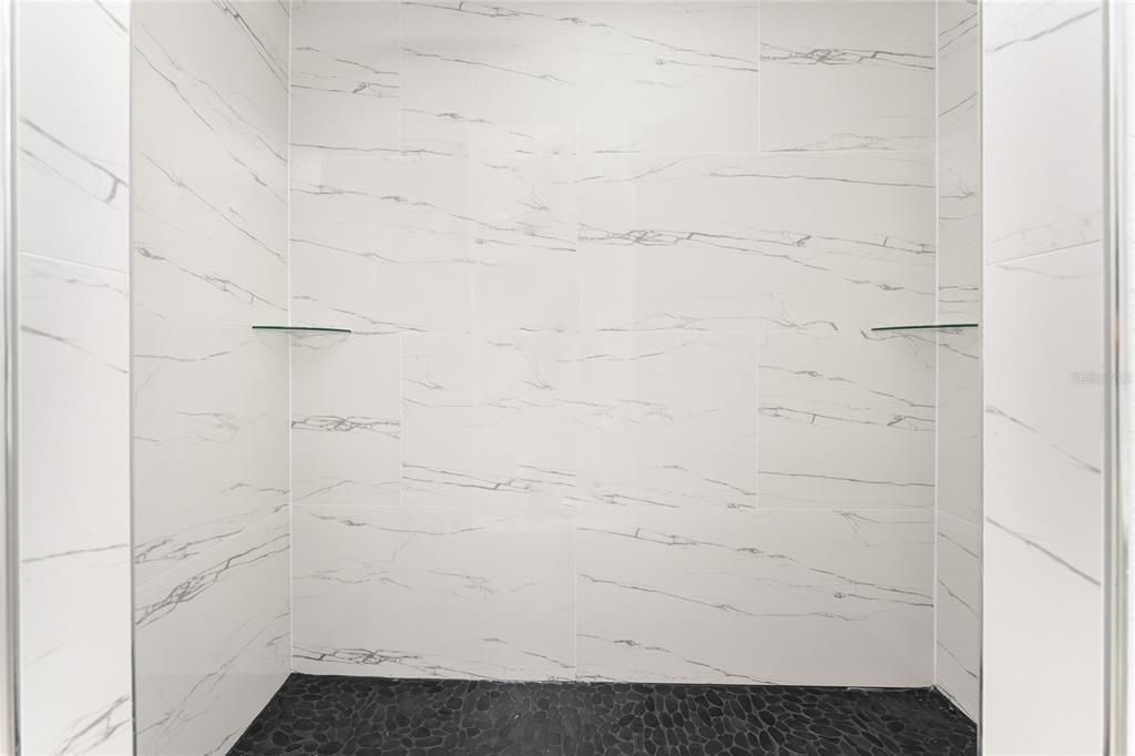 For Sale: $375,000 (3 beds, 2 baths, 1899 Square Feet)