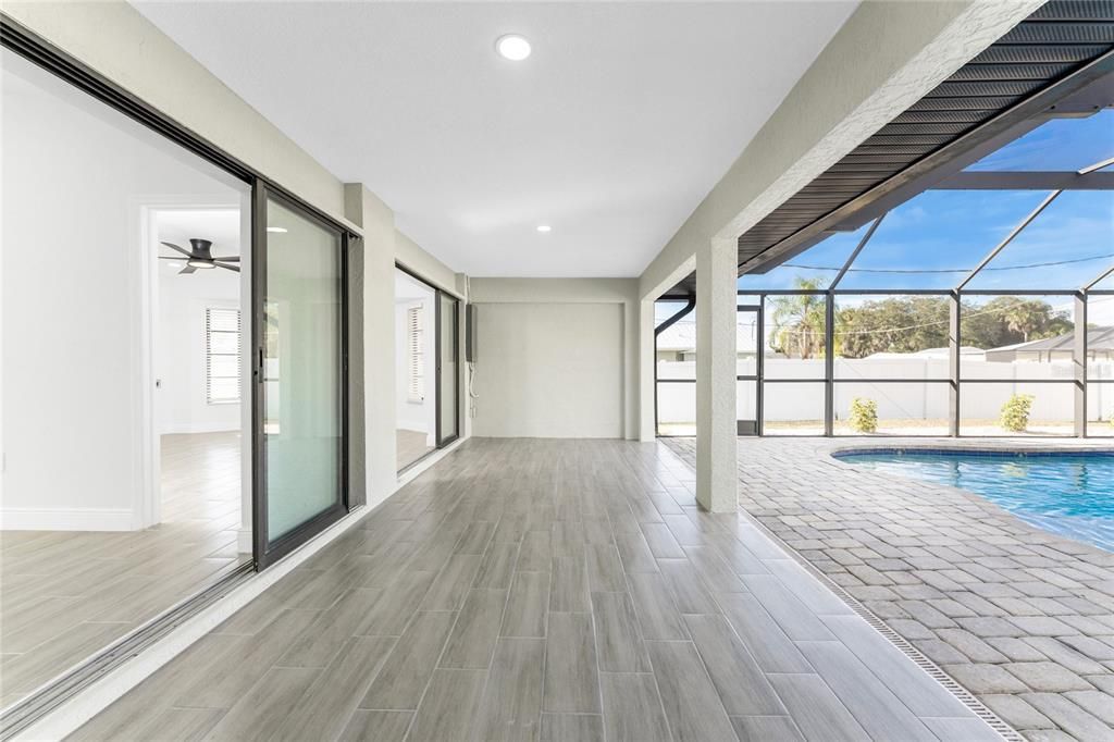 For Sale: $375,000 (3 beds, 2 baths, 1899 Square Feet)