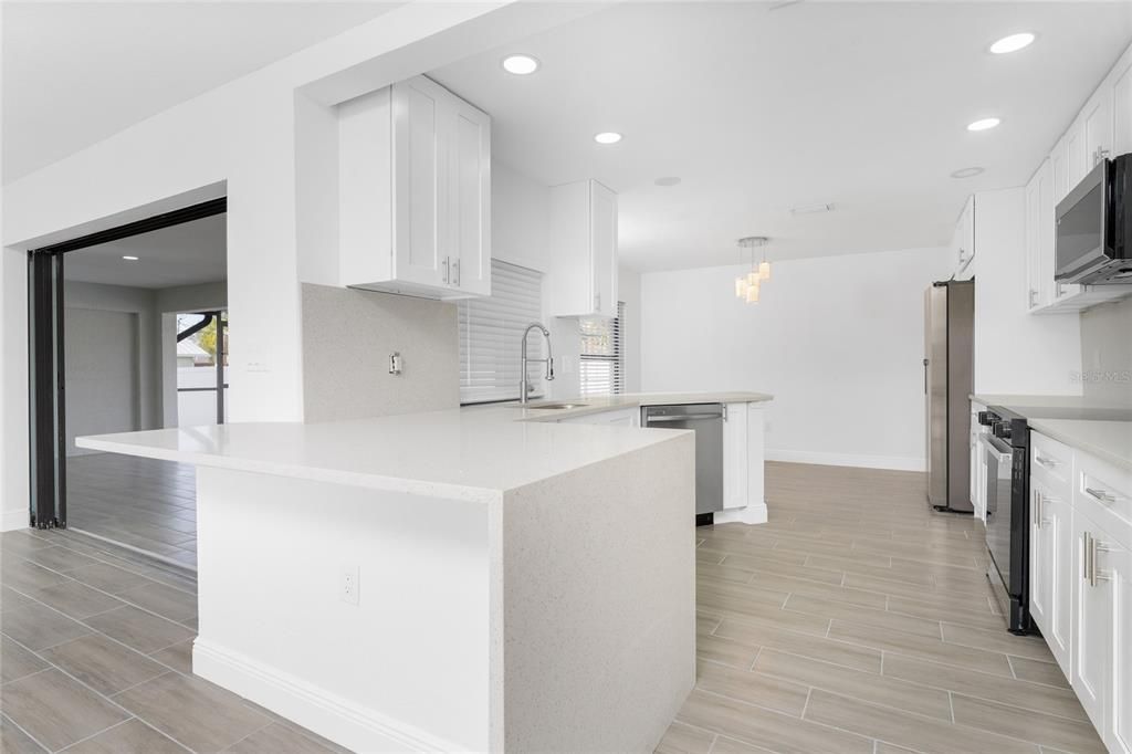 For Sale: $375,000 (3 beds, 2 baths, 1899 Square Feet)